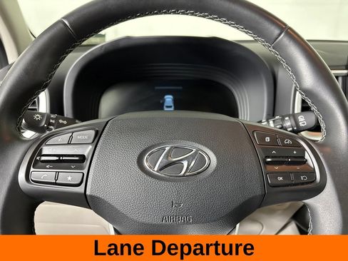 Used 2025 Hyundai Venue SEL FWD image 16