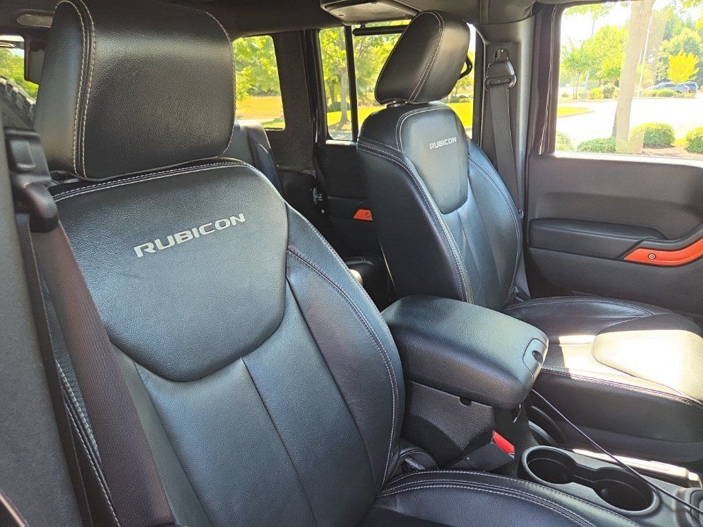 Used 2015 Jeep Wrangler Unlimited Rubicon w/ Connectivity Group AWD/4WD image 59