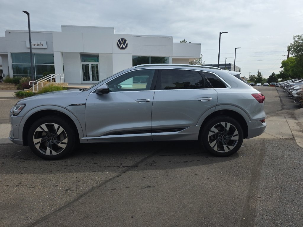 Used 2023 Audi e-tron Premium Plus w/ Premium Plus Package AWD/4WD image 2
