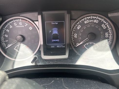 Used 2019 Toyota Tacoma TRD Off-Road w/ Technology Package image 10