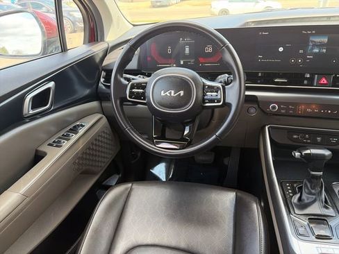 Used 2025 Kia Carnival FWD image 29