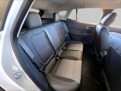 Used 2025 Chevrolet Trax LT FWD image 17