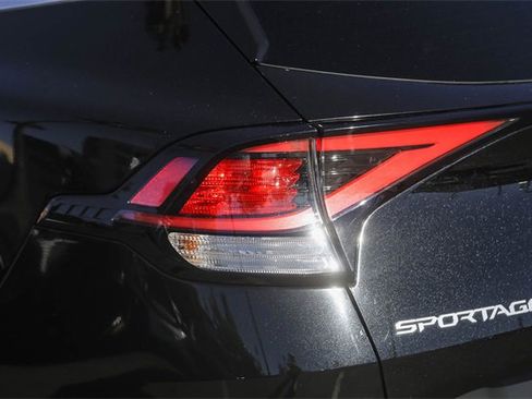 Used 2023 Kia Sportage LX image 11