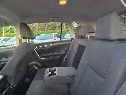Used 2019 Toyota RAV4 LE w/ Carpet Mat Package AWD/4WD image 18