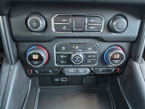 Used 2024 Chevrolet Tahoe Z71 AWD/4WD image 18