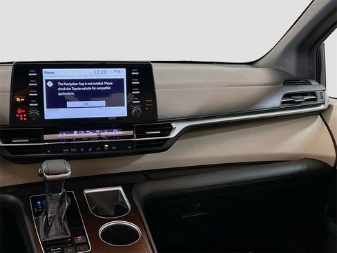Used 2023 Toyota Sienna XLE image 21