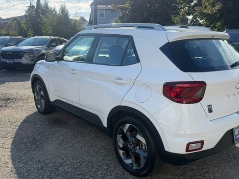Certified 2026 Hyundai Venue SEL FWD image 4