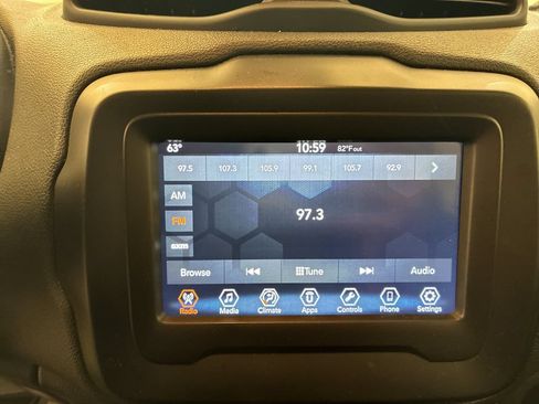 Used 2018 Jeep Renegade Altitude AWD/4WD image 14