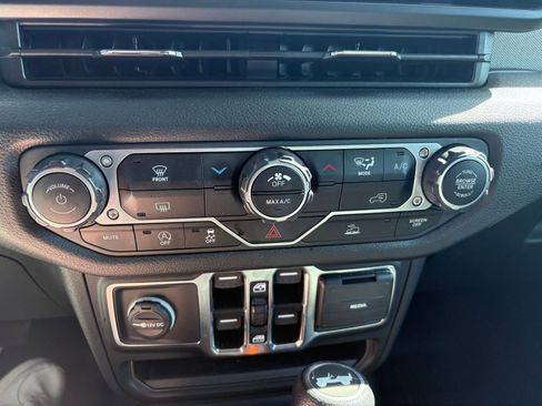 Used 2024 Jeep Wrangler Sport S image 15