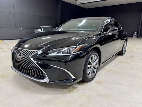 Used 2019 Lexus ES 350 Ultra Luxury w/ Premium Package image 2