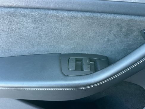 Used 2024 Tesla Model Y Performance AWD/4WD image 11