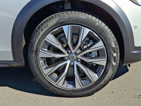 Used 2025 Volvo V90 B6 Cross Country Plus w/ Protection Package Premier image 15