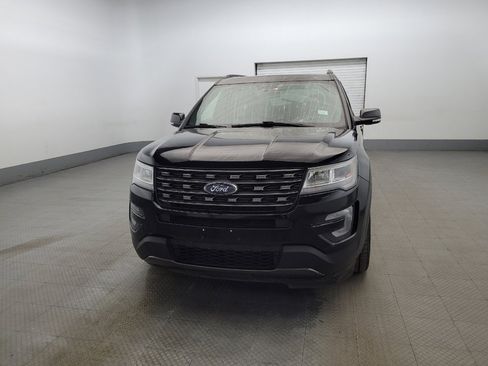 Used 2017 Ford Explorer XLT w/ Equipment Group 202A AWD/4WD image 15