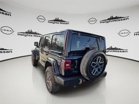 Used 2025 Jeep Wrangler Sahara image 8