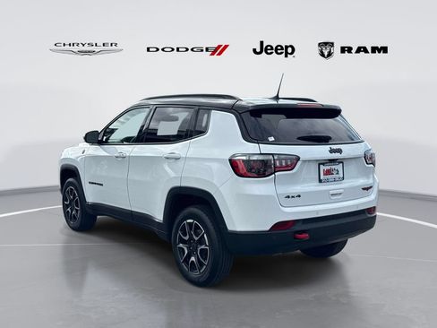 Used 2025 Jeep Compass Trailhawk AWD/4WD image 4