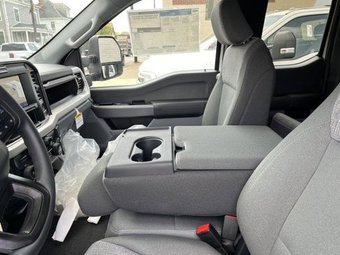 New 2025 Ford F550 4x4 SuperCab Super Duty w/ XLT Value Package image 15