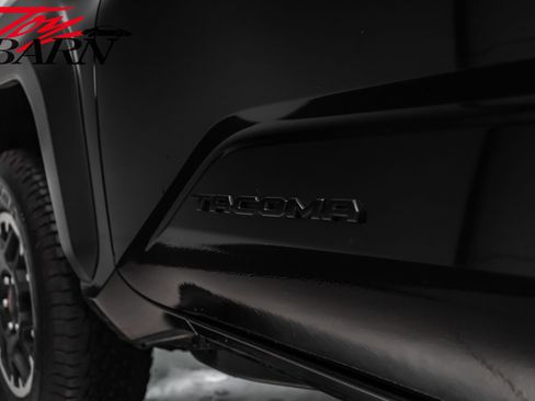 Used 2025 Toyota Tacoma TRD Off-Road image 15