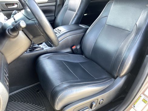 Used 2017 Toyota Highlander Limited w/ Carpet Mat Package AWD/4WD image 16