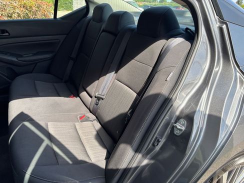 Used 2025 Nissan Altima 2.5 SV FWD image 38