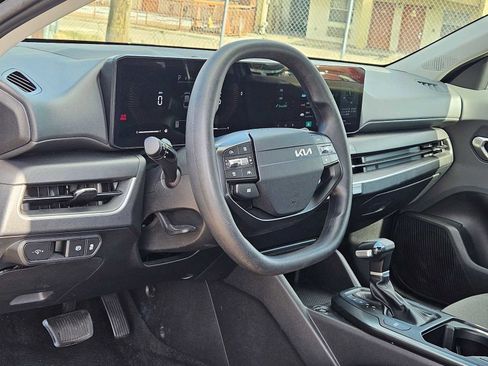 Certified 2025 Kia K4 LXS image 2