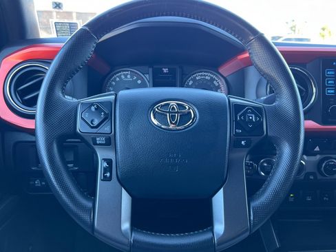 Used 2016 Toyota Tacoma TRD Off-Road image 24