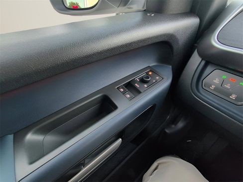 New 2025 Volkswagen ID. Buzz Pro S image 24