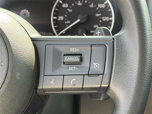 Used 2024 Nissan Rogue S image 29