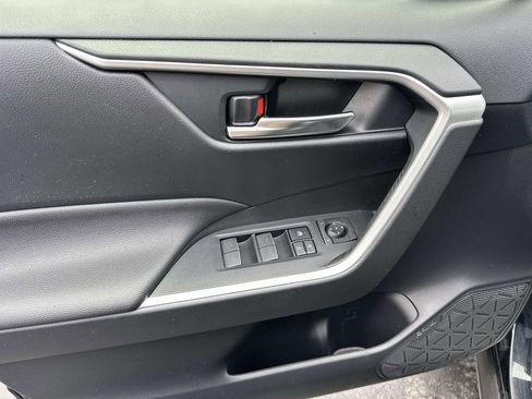 Used 2022 Toyota RAV4 SE w/ Convenience Package image 15