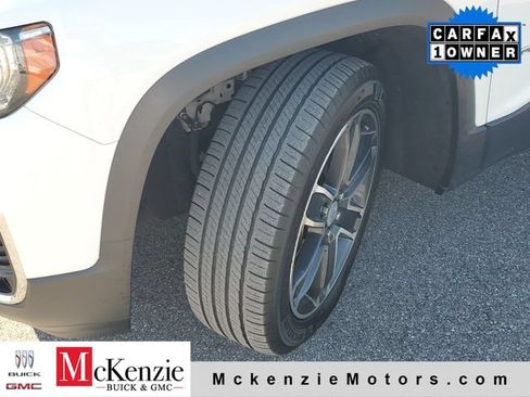 Used 2023 GMC Acadia SLT w/ Technology Package AWD/4WD image 40