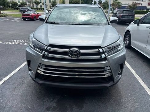 Used 2019 Toyota Highlander Limited FWD image 5