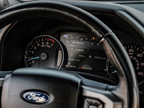 Used 2018 Ford F150 Platinum w/ Equipment Group 701A Luxury image 18