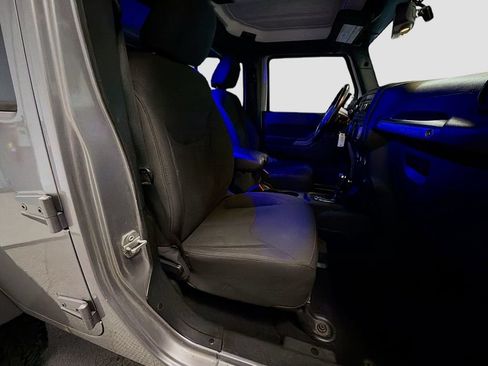 Used 2018 Jeep Wrangler Unlimited Sport S AWD/4WD image 25