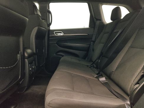 Used 2018 Jeep Grand Cherokee Laredo AWD/4WD image 18