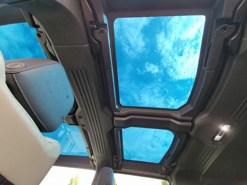 New 2026 GMC Hummer EV SUV w/ LPO, Dark Essentials Package AWD/4WD image 10
