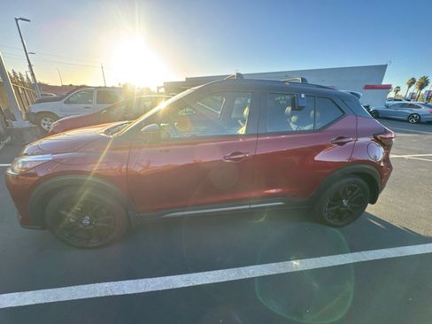 Used 2024 Nissan Kicks SR w/ SR Premium Package FWD image 4