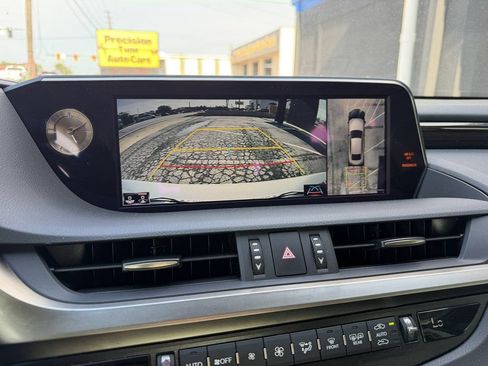 Used 2019 Lexus ES 300h w/ Accessory Package 2 FWD image 26