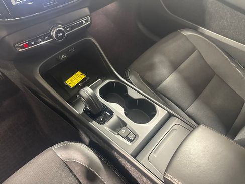 Used 2020 Volvo XC40 T5 Momentum AWD/4WD image 14