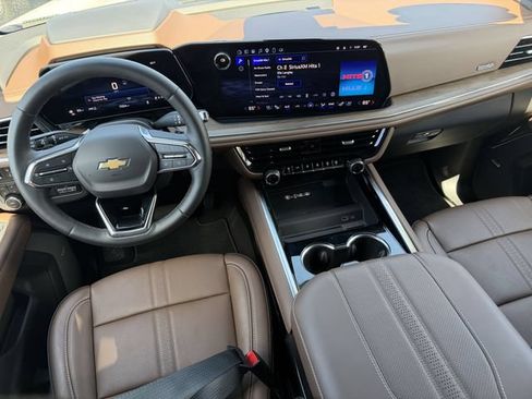Used 2025 Chevrolet Tahoe High Country AWD/4WD image 15