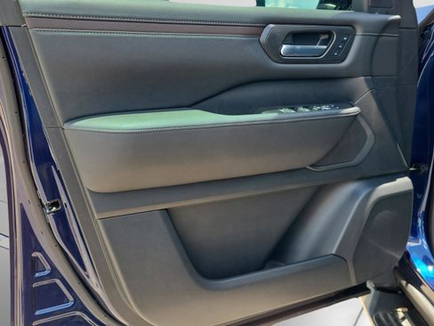 New 2025 Nissan Armada SL image 21