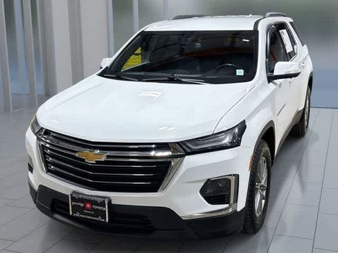Used 2023 Chevrolet Traverse LT FWD image 1