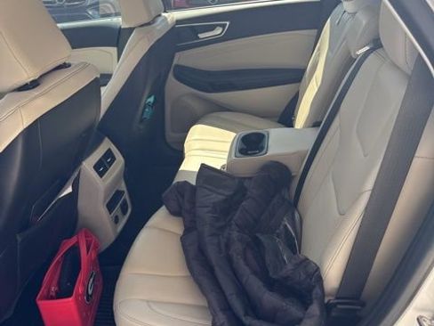Used 2021 Ford Edge Titanium image 4