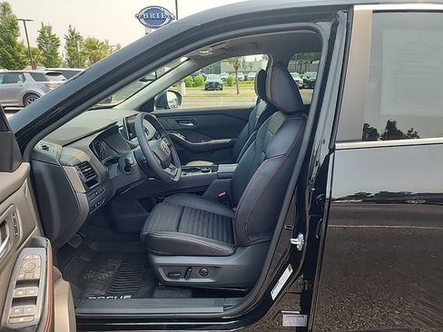 Used 2025 Nissan Rogue SV w/ Rock Creek Premium Package AWD/4WD image 4