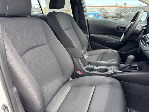 Used 2025 Toyota Corolla LE FWD image 33