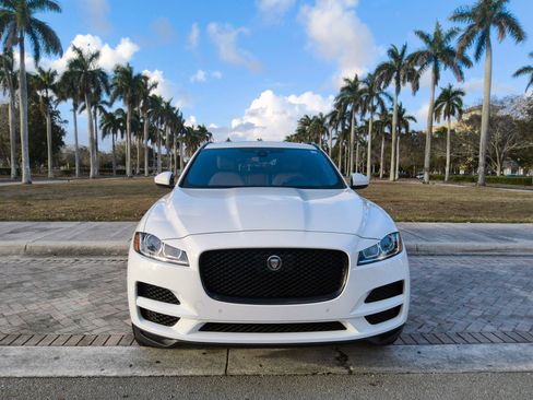 Used 2019 Jaguar F-PACE Premium AWD/4WD image 3