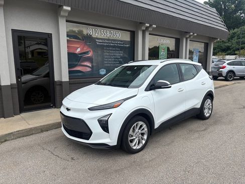 Used 2023 Chevrolet Bolt EUV LT FWD image 2