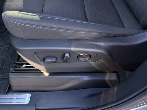 Used 2025 GMC Sierra 1500 SLE image 11