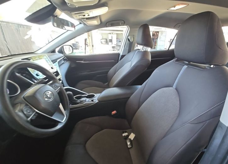 Used 2021 Toyota Camry LE FWD image 5