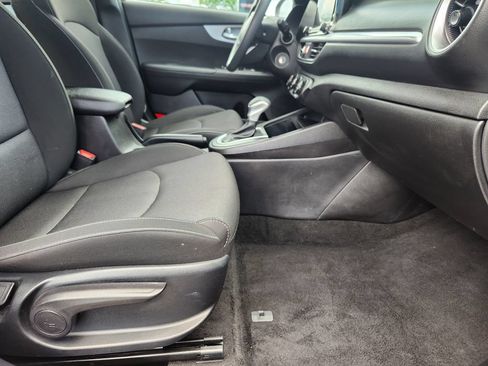 Certified 2023 Kia Forte LXS w/ LXS Technology Package FWD image 16