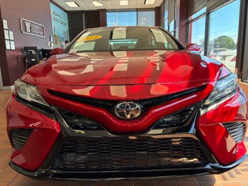 Used 2024 Toyota Camry SE FWD image 4