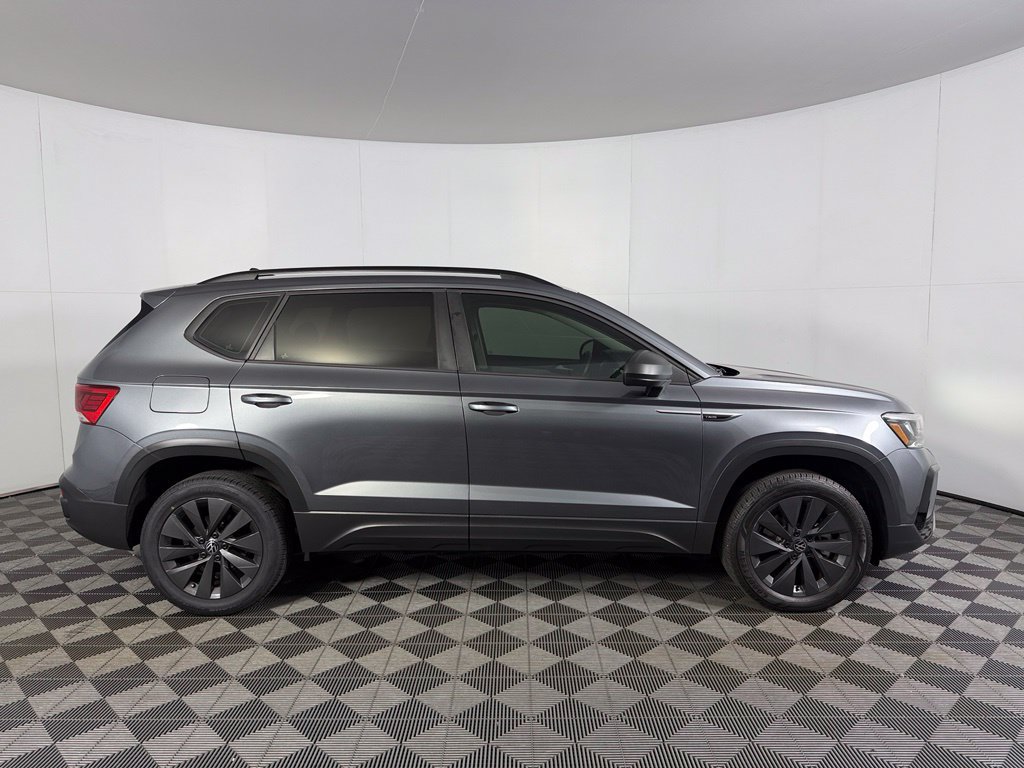 Used 2024 Volkswagen Taos S w/ MDO Package FWD image 10